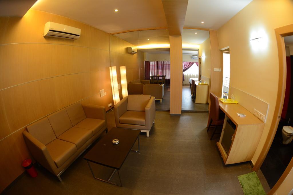 Hotel Ayush International Мангалор Экстерьер фото